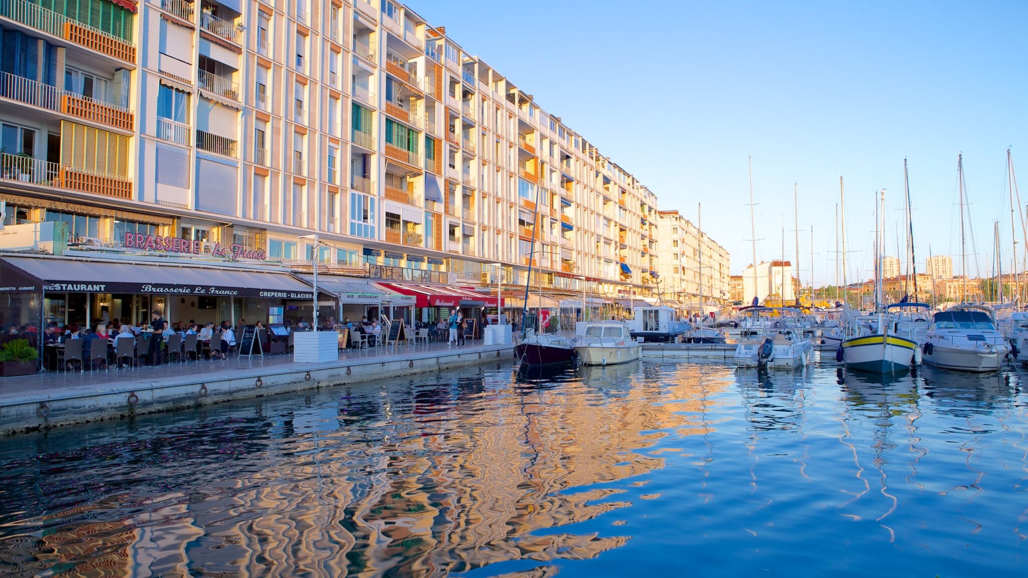 En escale à Toulon en France ? Guide voyageur au départ du port de