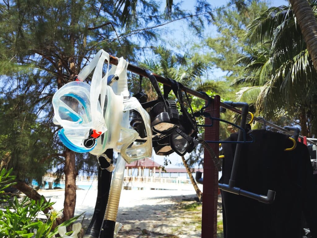 masques de plongée en train de sécher