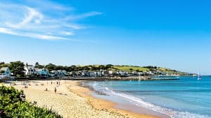 découvrez bénodet, charmante station balnéaire bretonne, et explorez ses plages de sable fin, ses activités nautiques, ainsi que ses sites historiques. que faire et voir à bénodet ? partez à la découverte de ses paysages pittoresques, profitez de ses sentiers côtiers et savourez la gastronomie locale. une expérience inoubliable vous attend en bretagne!