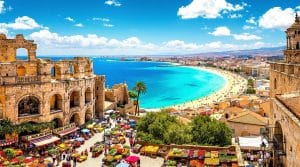 découvrez cagliari en une journée avec notre itinéraire essentiel. explorez les monuments emblématiques, savourez la cuisine locale et profitez des paysages à couper le souffle de cette magnifique ville de sardaigne. ne manquez pas les incontournables pour vivre une expérience mémorable !