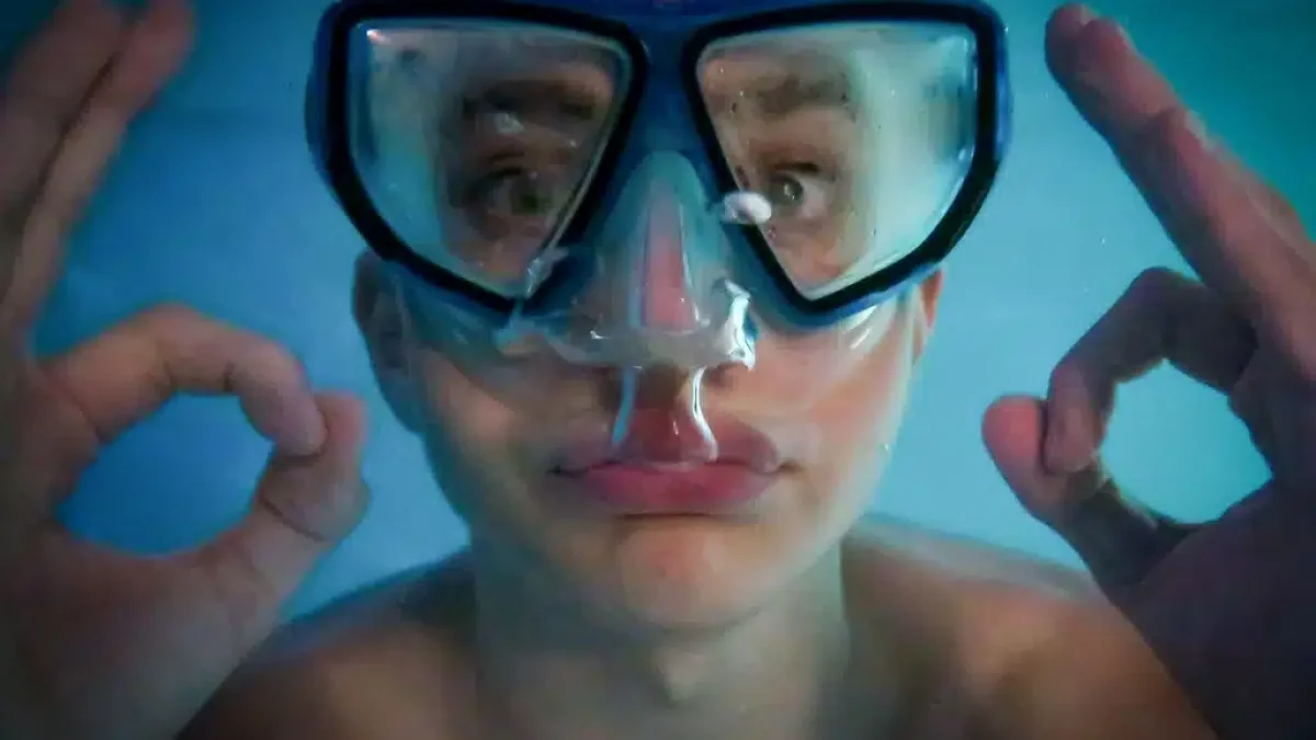 Comment_enlever_buee_dans_le_masque_Different_Dive