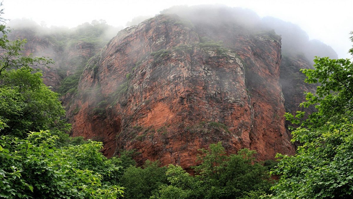 découvrez le devil’s pulpit en écosse, un canyon mystique et envoûtant qui fascine par ses paysages enchanteurs et son ambiance magique. parfait pour les amoureux de la nature et les aventuriers en quête d'émerveillement.