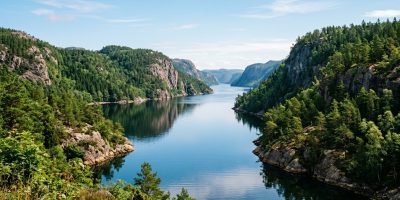 découvrez le gullmarsfjorden en suède, un fjord spectaculaire riche en beauté naturelle et biodiversité, idéal pour les amoureux de la nature et les aventuriers.