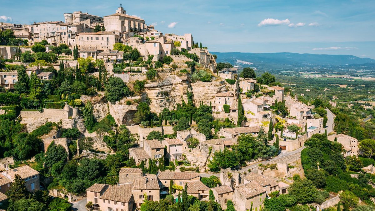 Ancient picturesque hill top village of Gordes in Provence, Fran