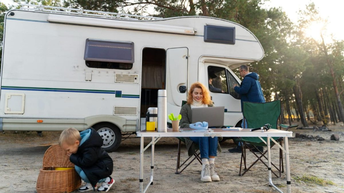 famille-nomade-complete-camping-car